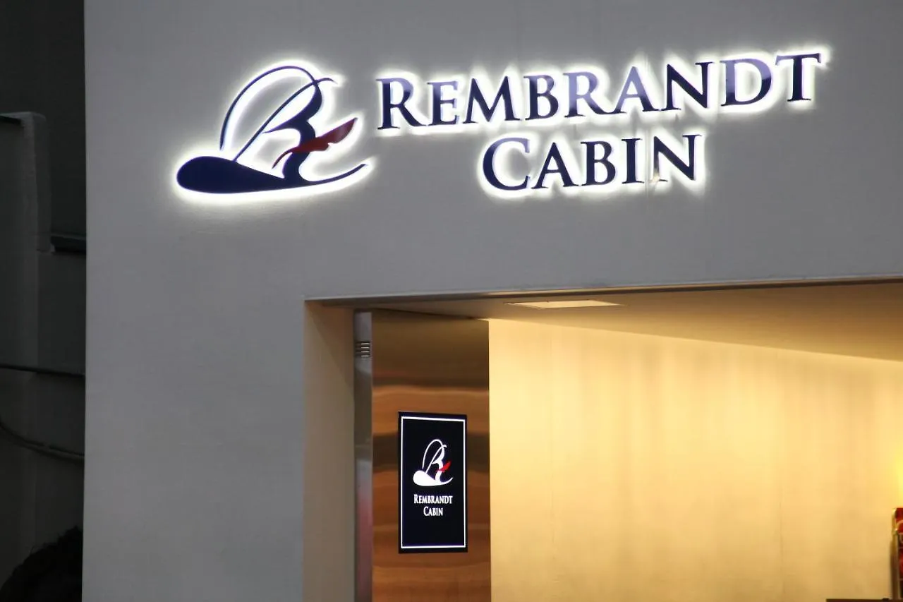 מלון קפסולה טוקיו Rembrandt Cabin Shinjuku Shin-Okubo יפן