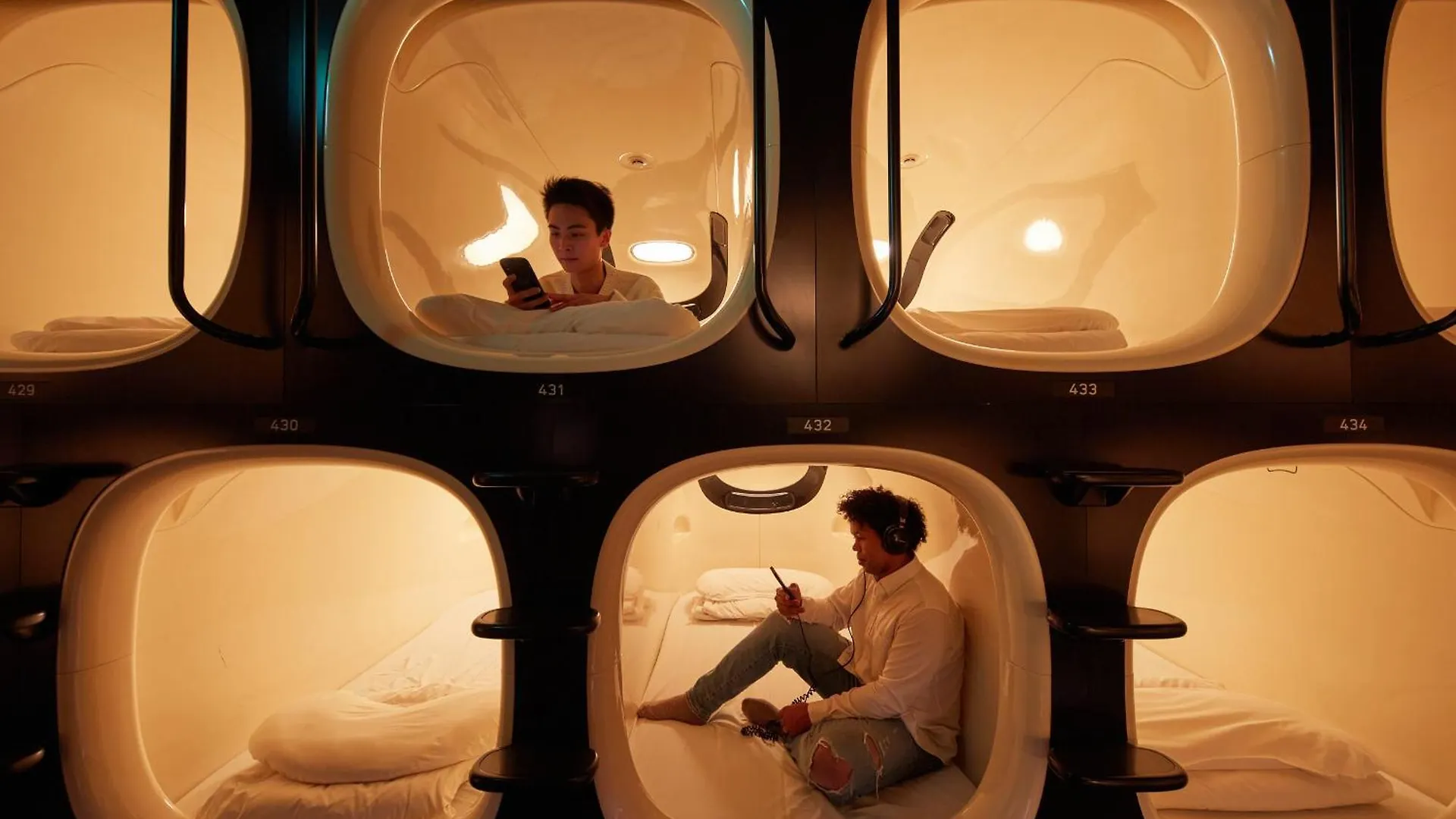 Rembrandt Cabin Shinjuku Shin-Okubo Tokyo Capsule hotel