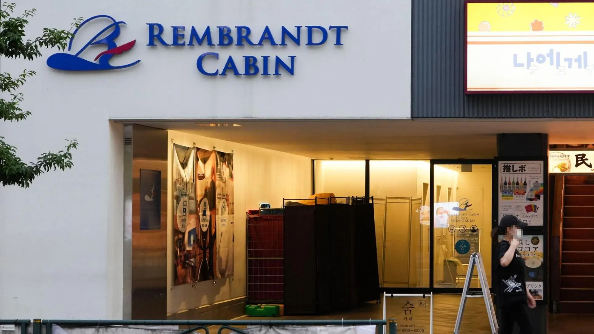Rembrandt Cabin Shinjuku Shin-Okubo Tokyo