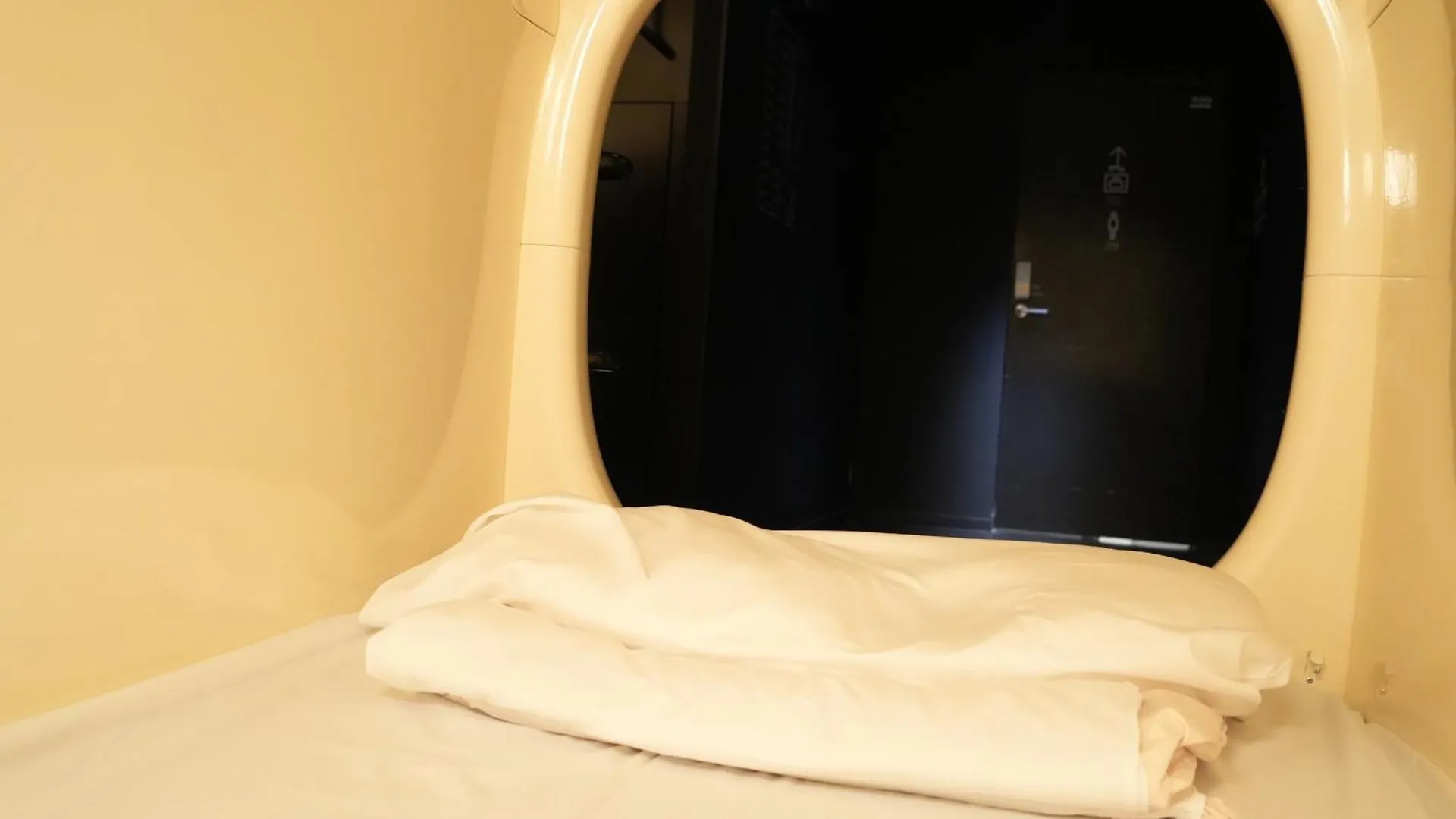 Rembrandt Cabin Shinjuku Shin-Okubo Tokyo Capsule hotel